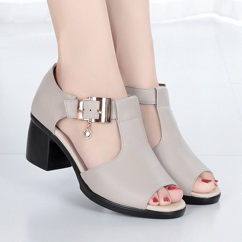 Sandale talon carré boucle dorée femme coloris beige